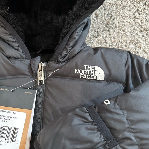 The Northface Infant winter jacket 3-6 months NWT - Picture 2 of 3